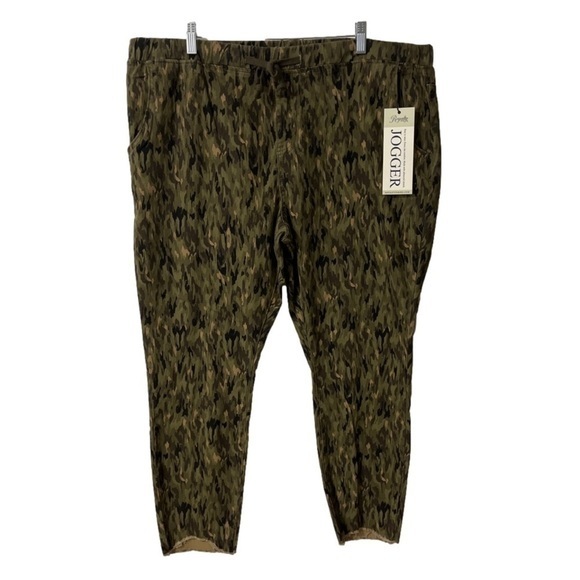 Royalty For Me Pants - ⭐️ NWT Royalty For Me Camouflage Cropped Jogger pants- size 2X
